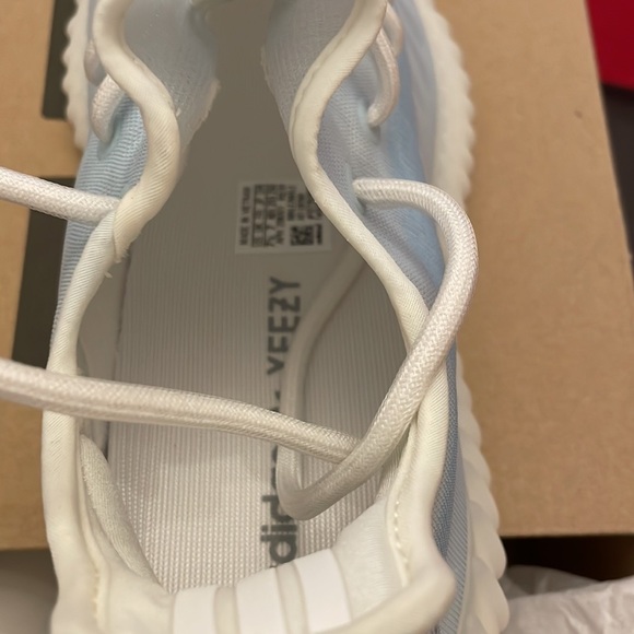 2021 Yeezy Boost 350 V2 'Mono Ice' brand new with tags and box - Picture 9 of 9